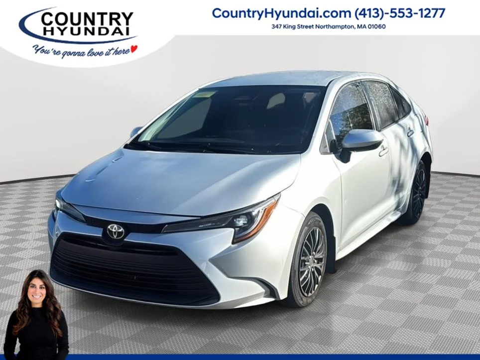 Used 2025 Classic Silver Metallic Toyota LE image 1