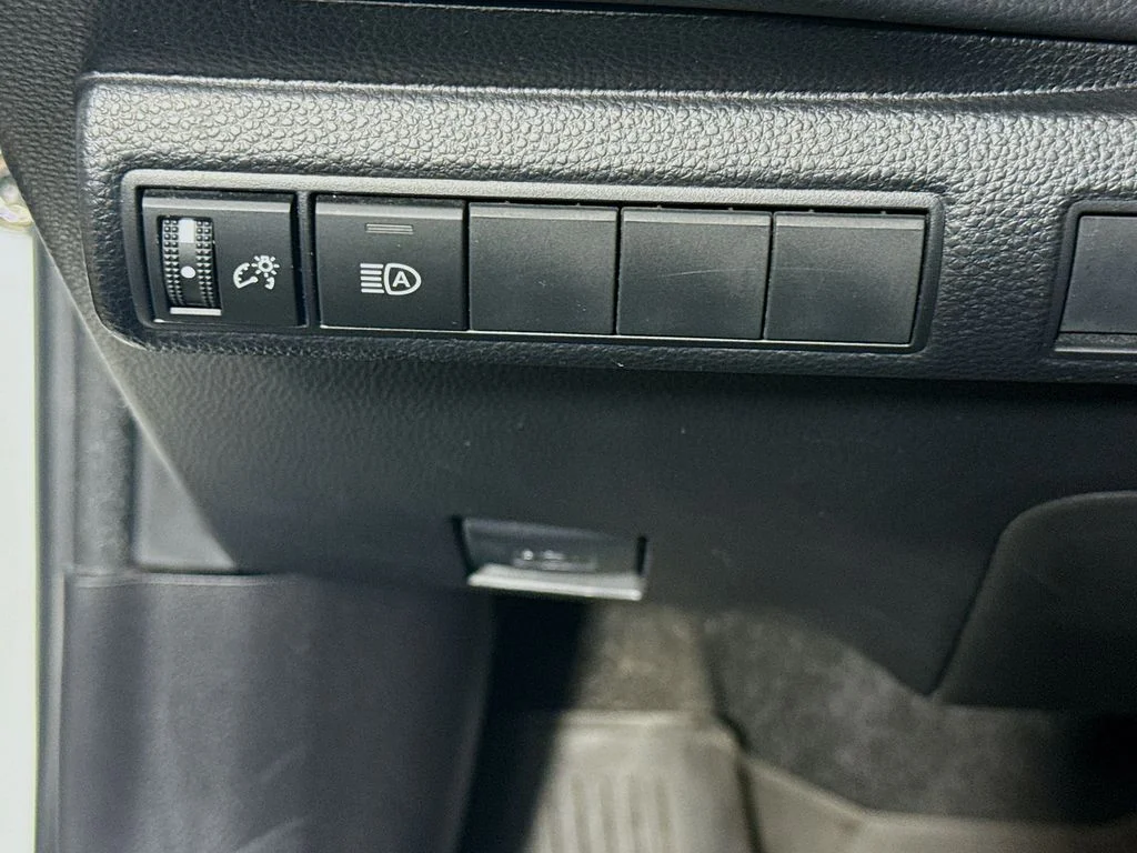 Certified Used 2022 Wind Chill Pearl Toyota LE image 10