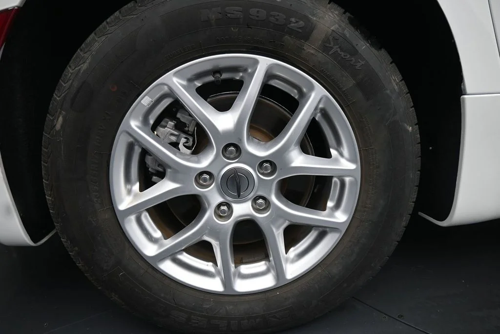 Used 2023 White Chrysler LX image 9