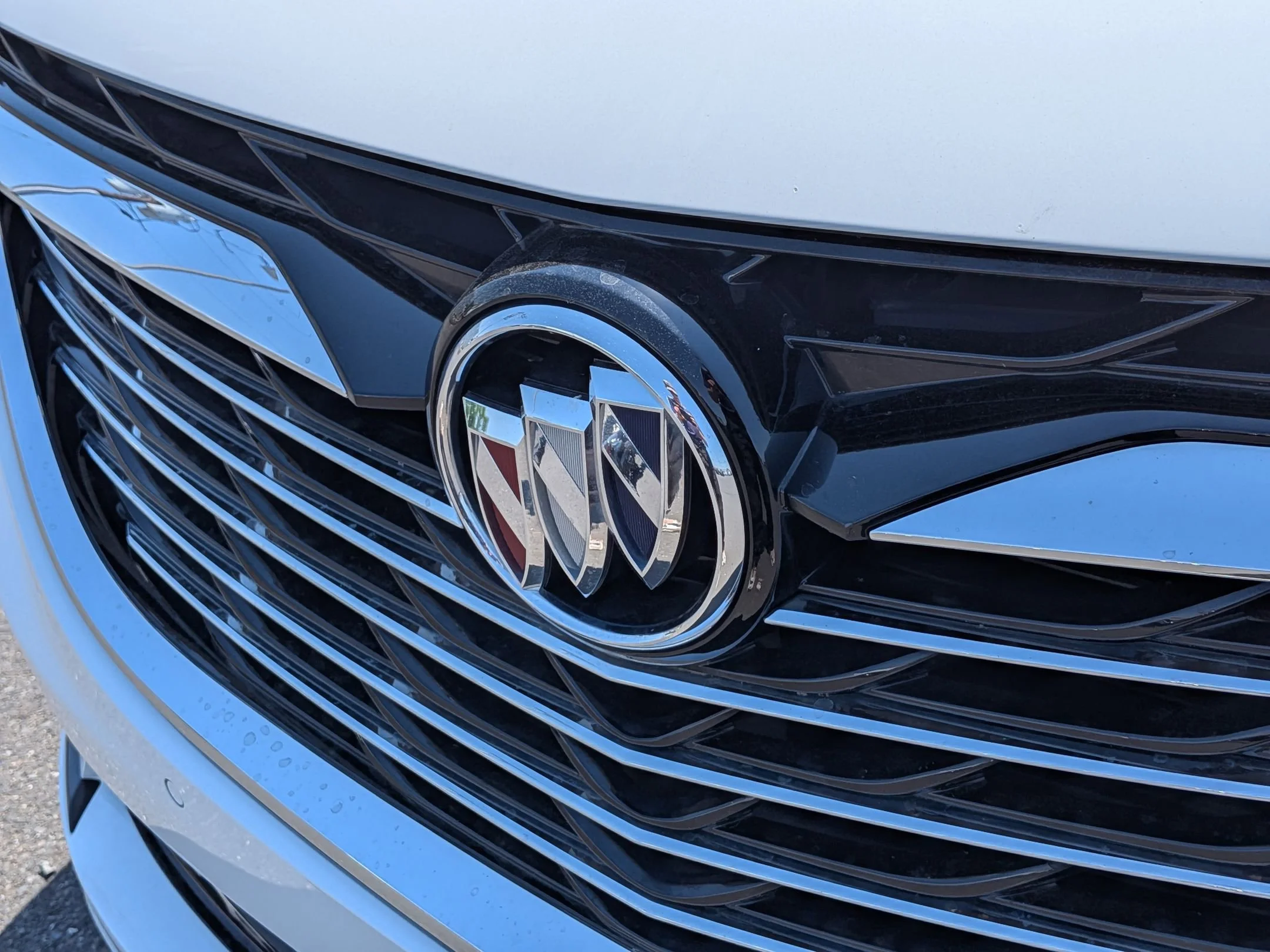 Used 2023 Summit White Buick Essence image 30
