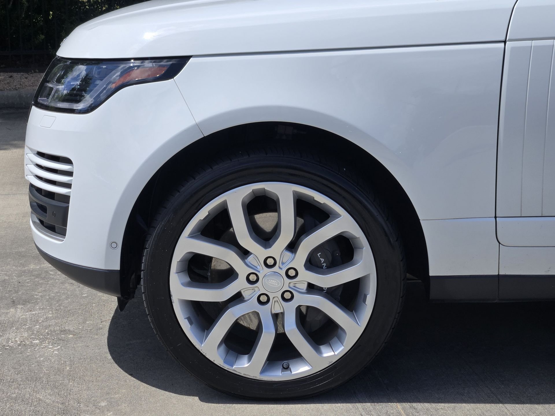 Used 2018 Fuji White Land Rover 5.0L V8 Supercharged image 10