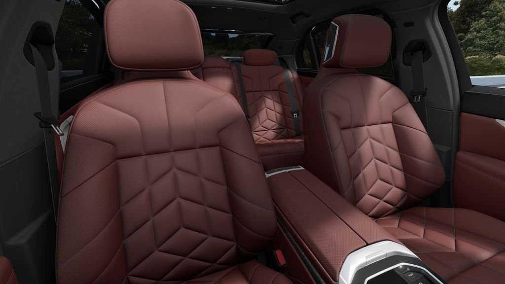 New 2026 Black Sapphire Metallic BMW 740i image 38