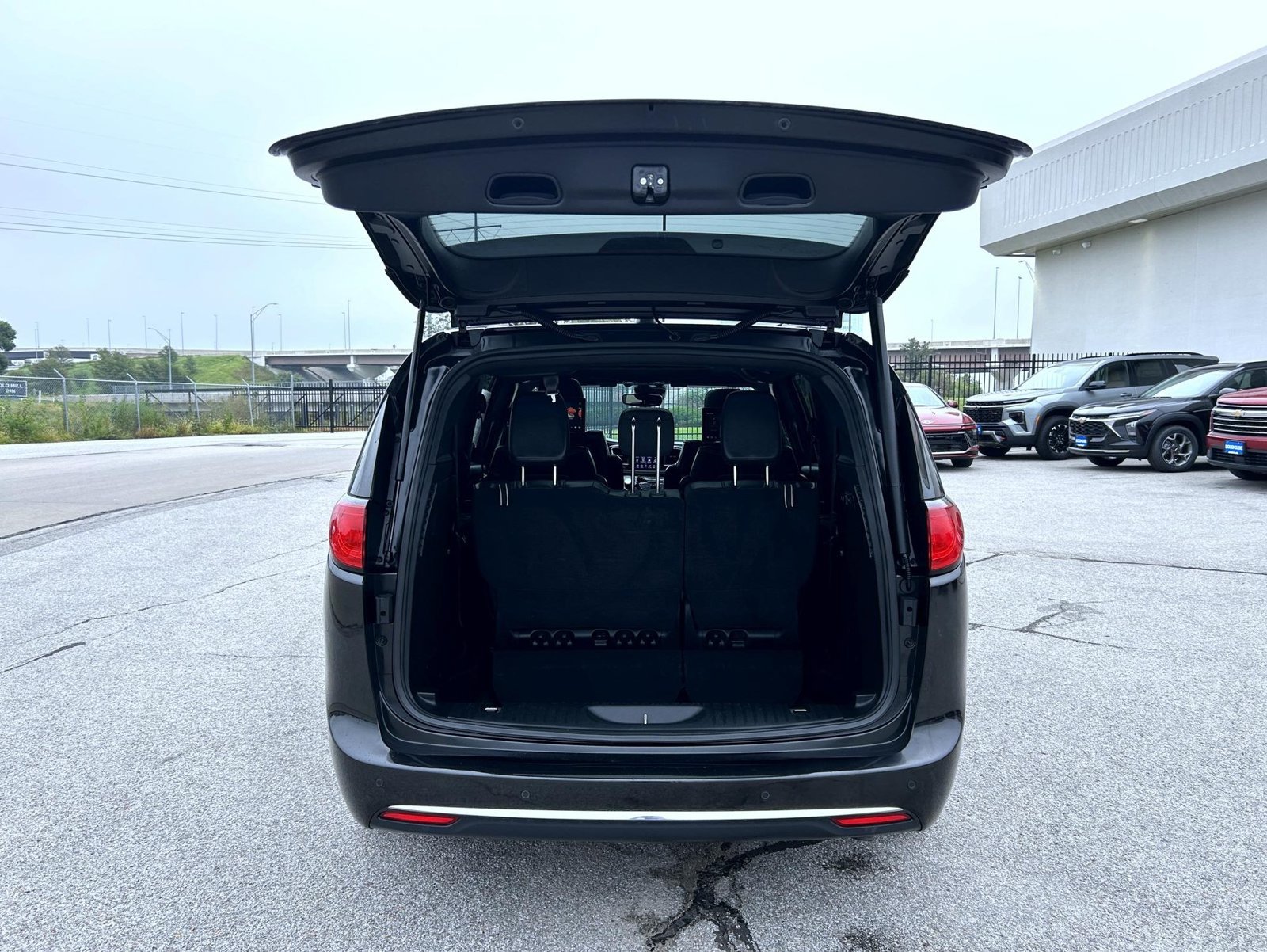 Used 2020 Black Chrysler Limited image 21