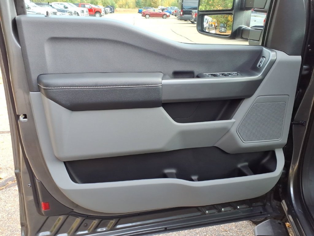 New 2027 Carbonized Gray Metallic Ford F-350® XLT image 17