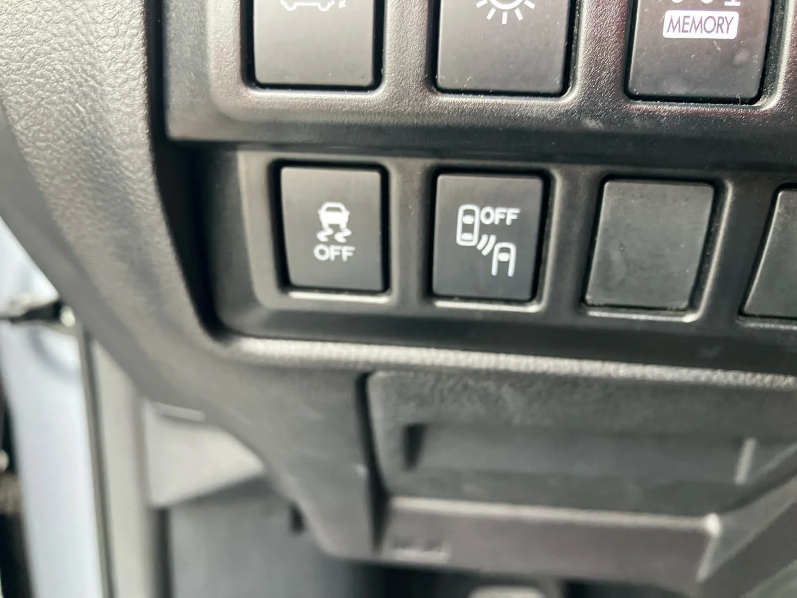 Used 2022 Ice Silver Metallic Subaru Onyx Edition image 14