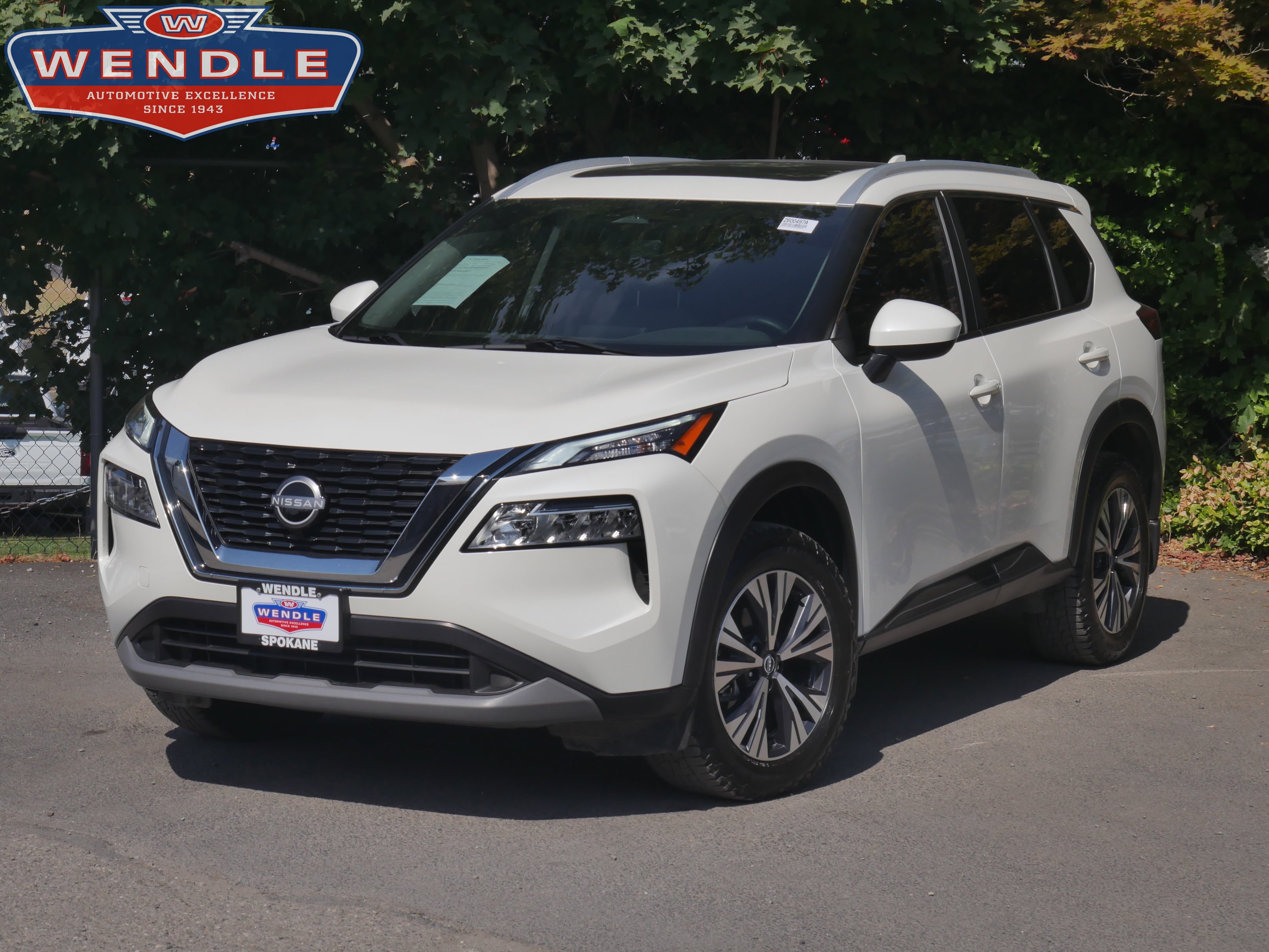 Certified Used 2023 Pearl White Tricoat Nissan SV image 1
