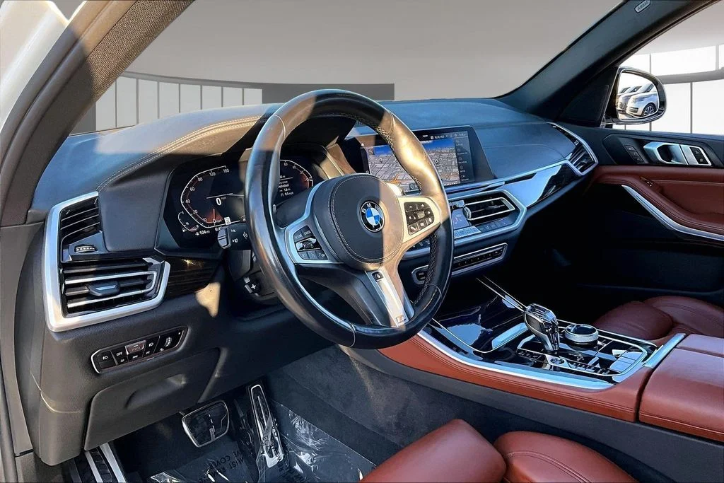 Used 2021 White BMW xDrive40i image 15