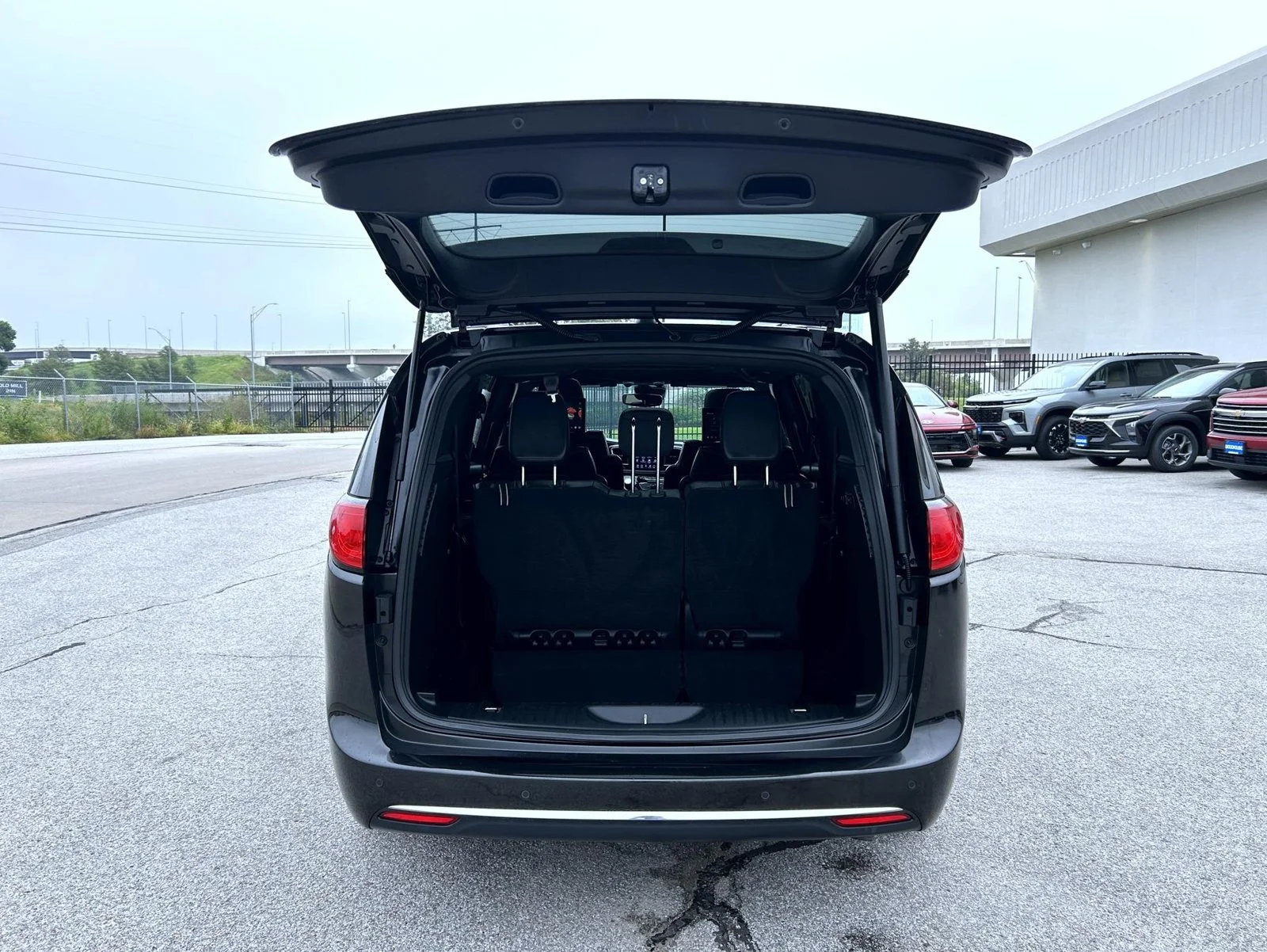 Used 2020 Black Chrysler Limited image 21