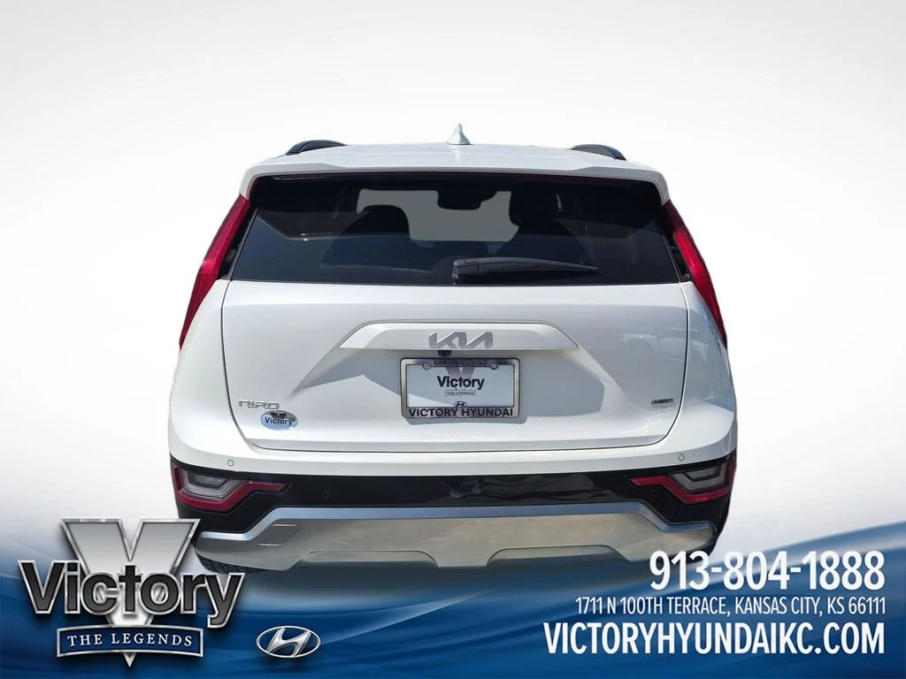 Used 2023 White Kia SX Touring image 4