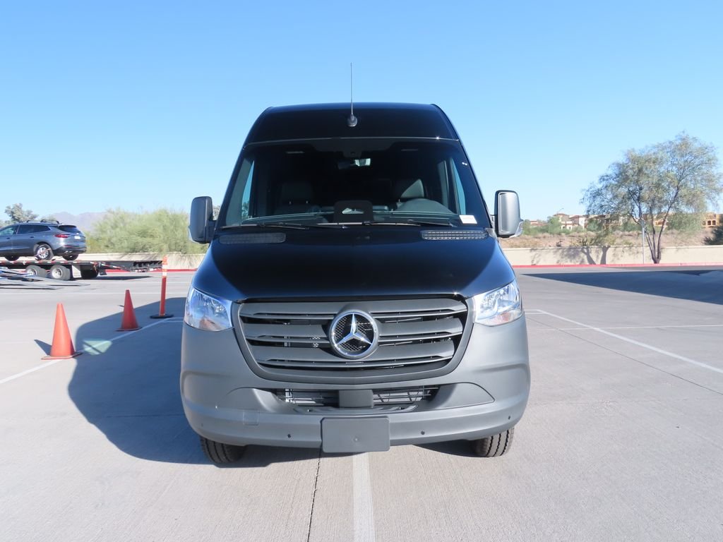 Used 2025  Mercedes-Benz Cargo 170 WB image 2