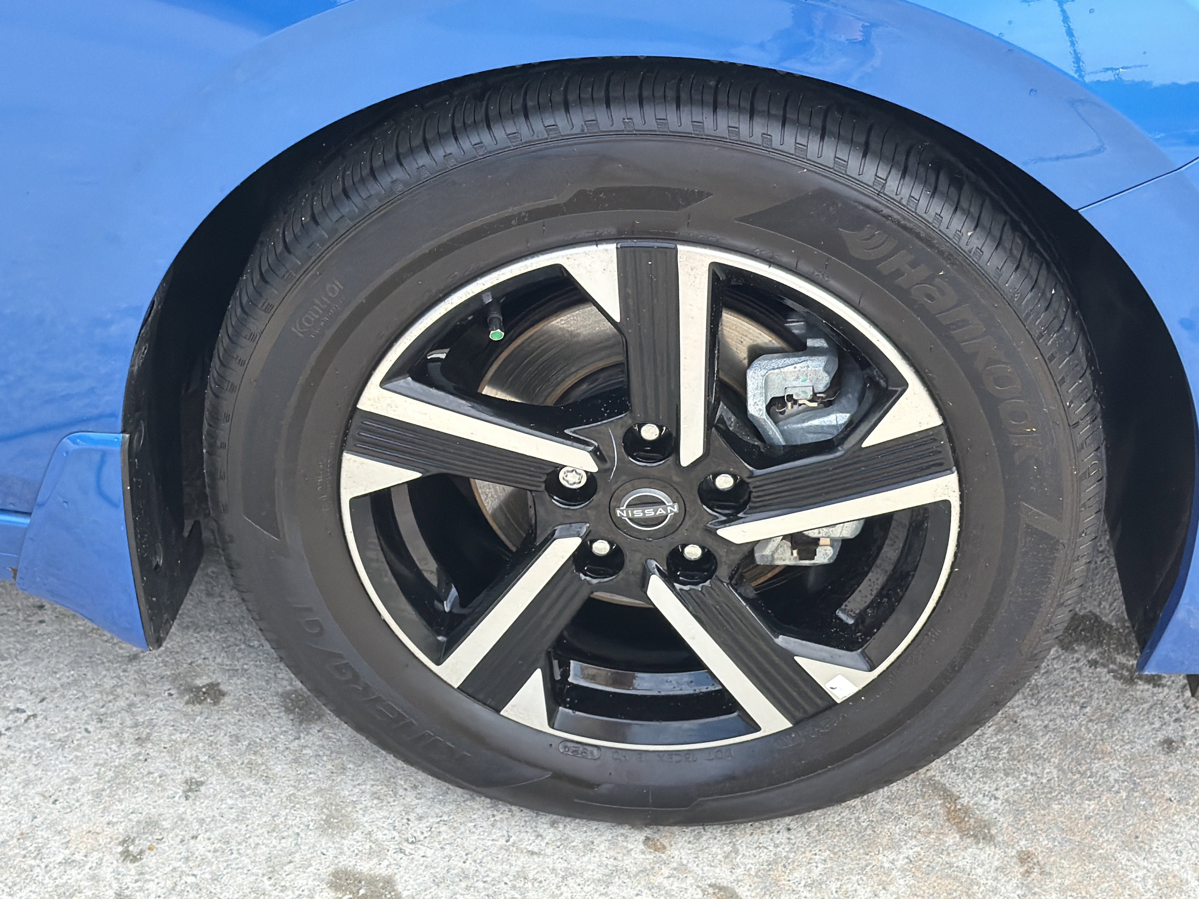 Used 2025 Electric Blue Metallic Nissan SV image 13