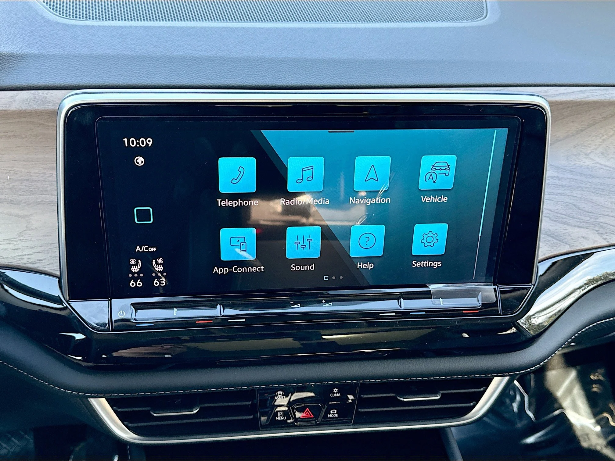 New 2026 Mist Volkswagen 2.0T SE w/Technology image 29