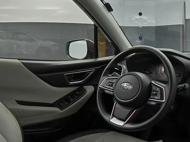 Used 2020 White Subaru Base image 37