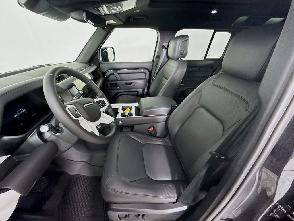 New 2026 Santorini Black Land Rover X-Dynamic SE image 5