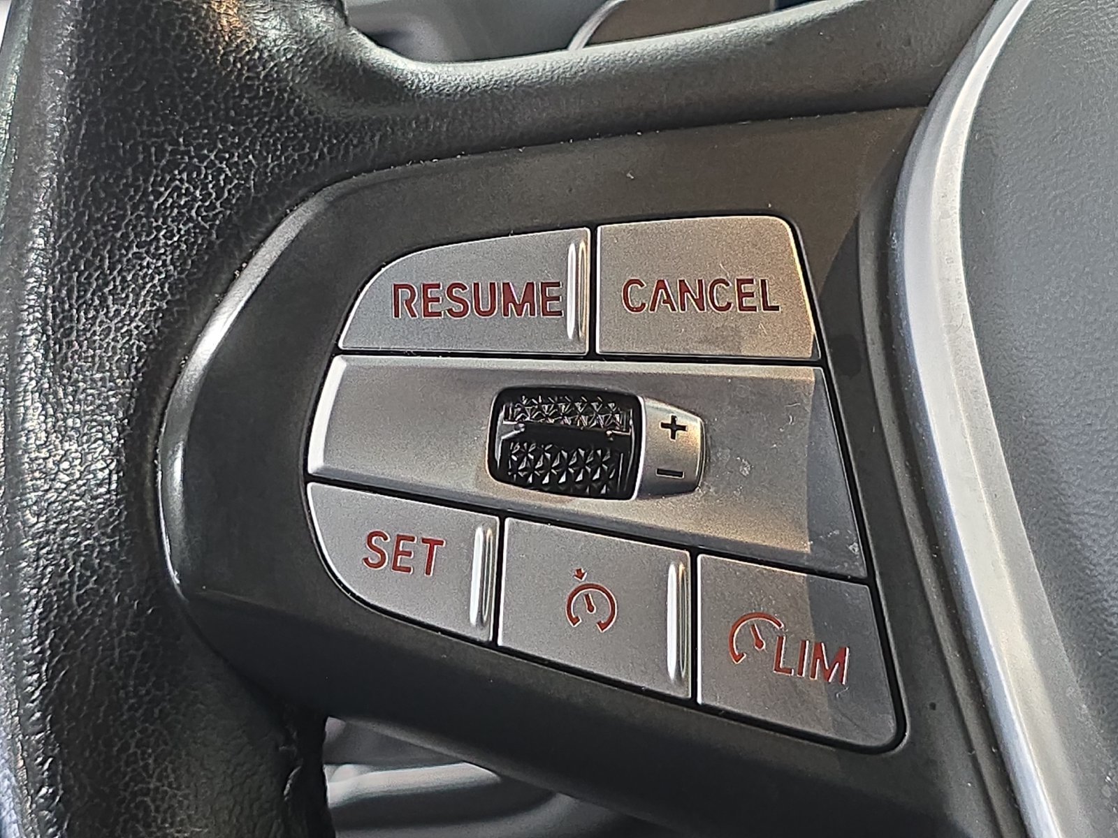 Used 2023 White BMW xDrive30i image 10