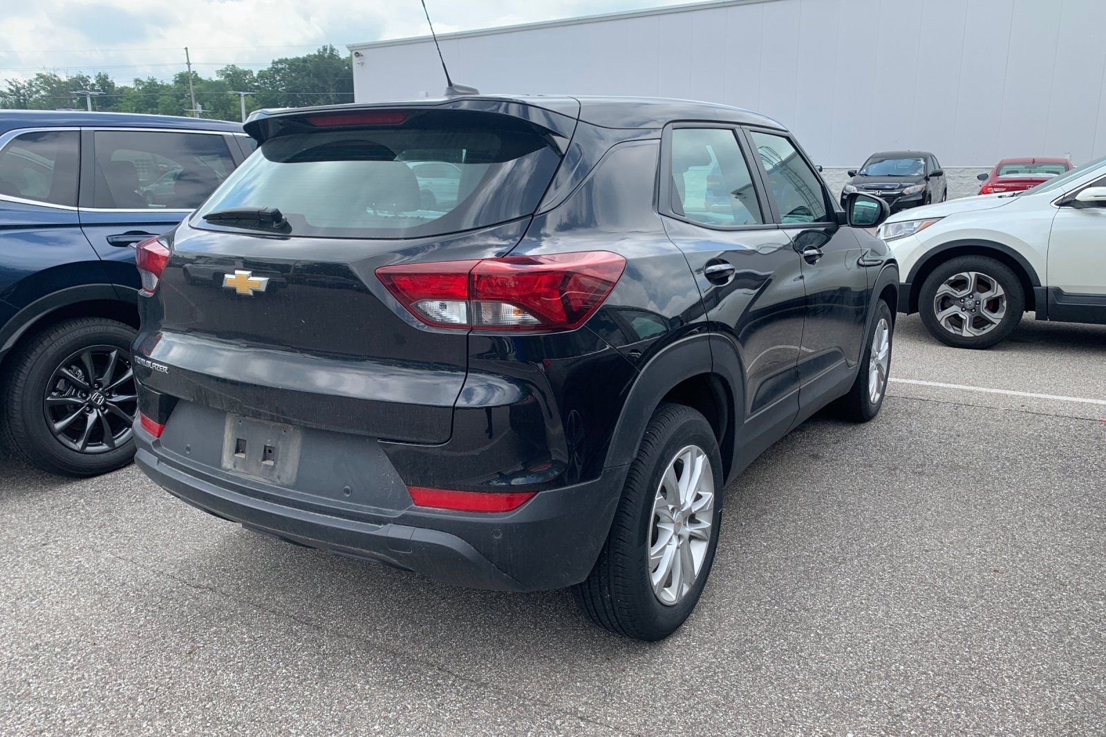 Used 2022 Black Chevrolet LS image 4