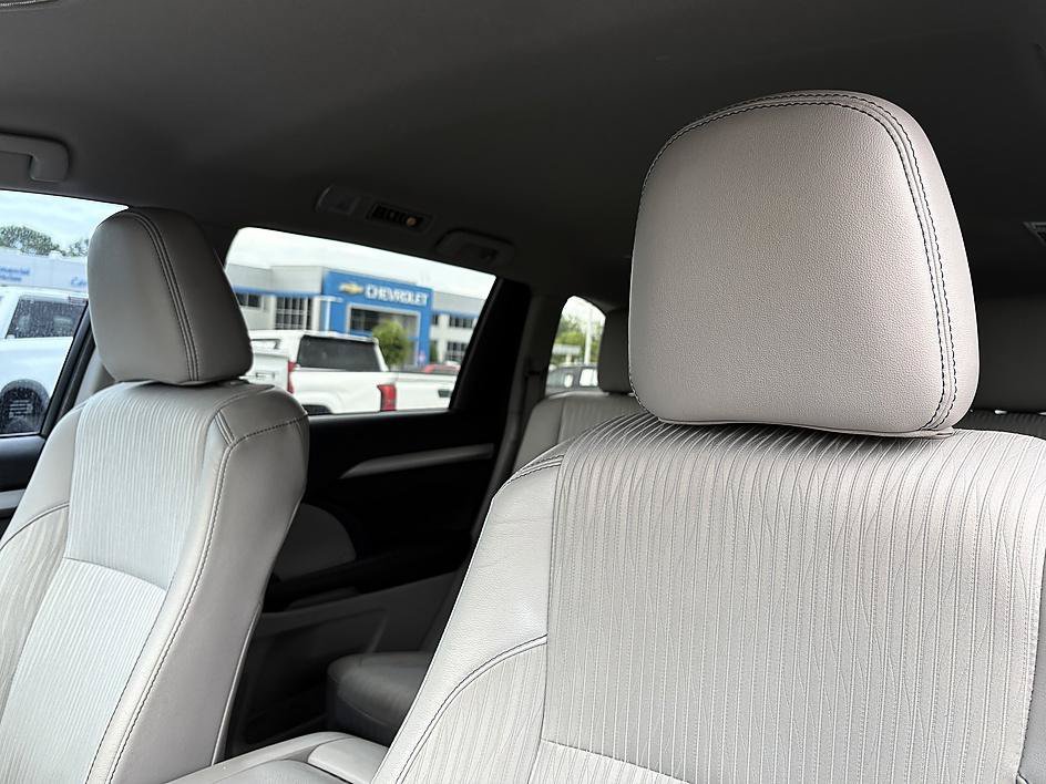 Used 2017 Predawn Gray Mica Toyota LE image 16