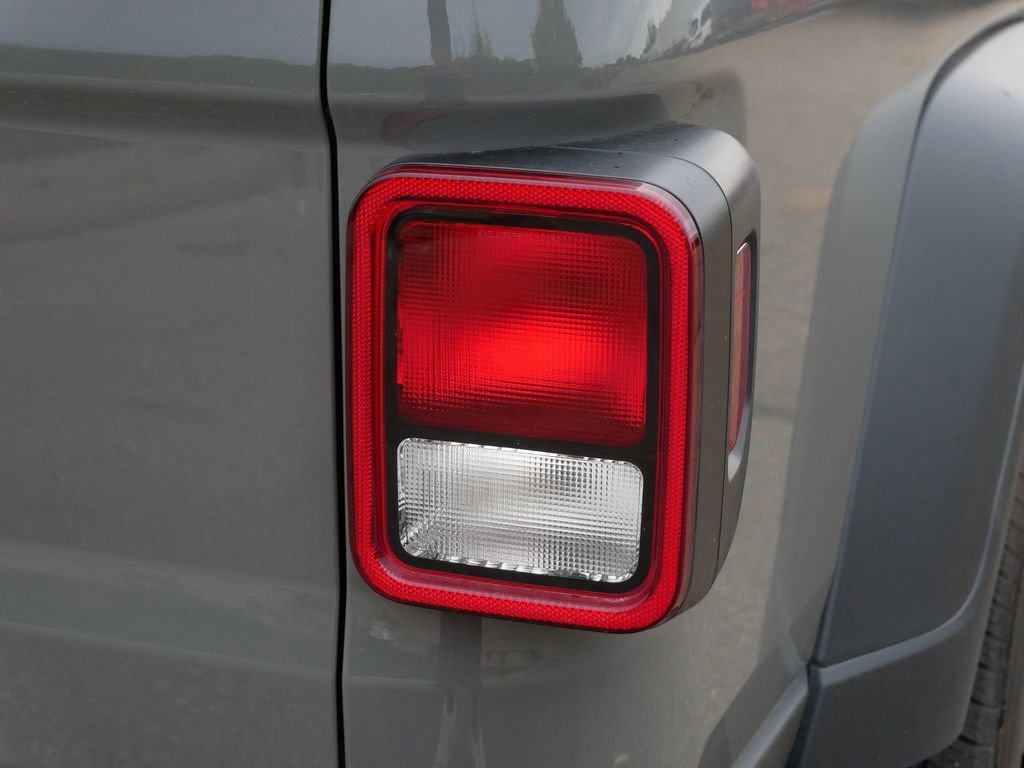 2022 Jeep Gladiator Sport - Photo 11