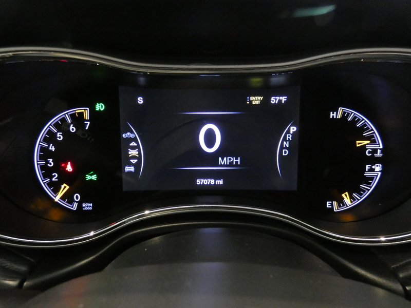 Used 2020 DIAMOND BLACK CRY Jeep 4d SUV 4WD Summit V6 image 22