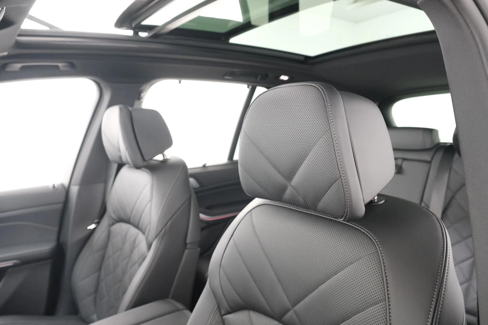 Certified Used 2026 Black BMW xDrive40i image 29