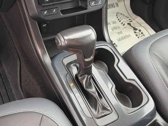Used 2018 Black Chevrolet Z71 image 25