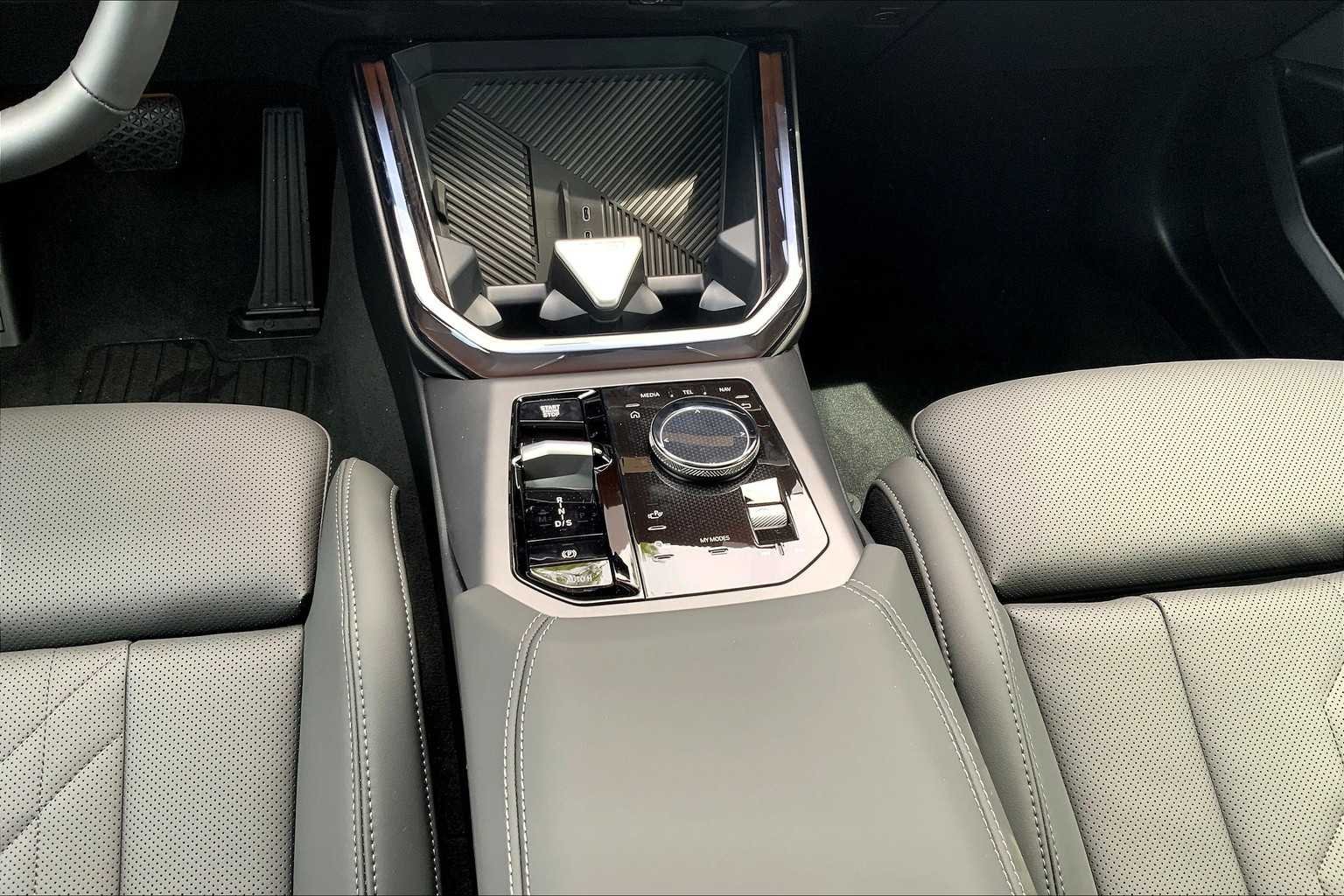 Used 2026 Alpine White BMW 30 xDrive image 7