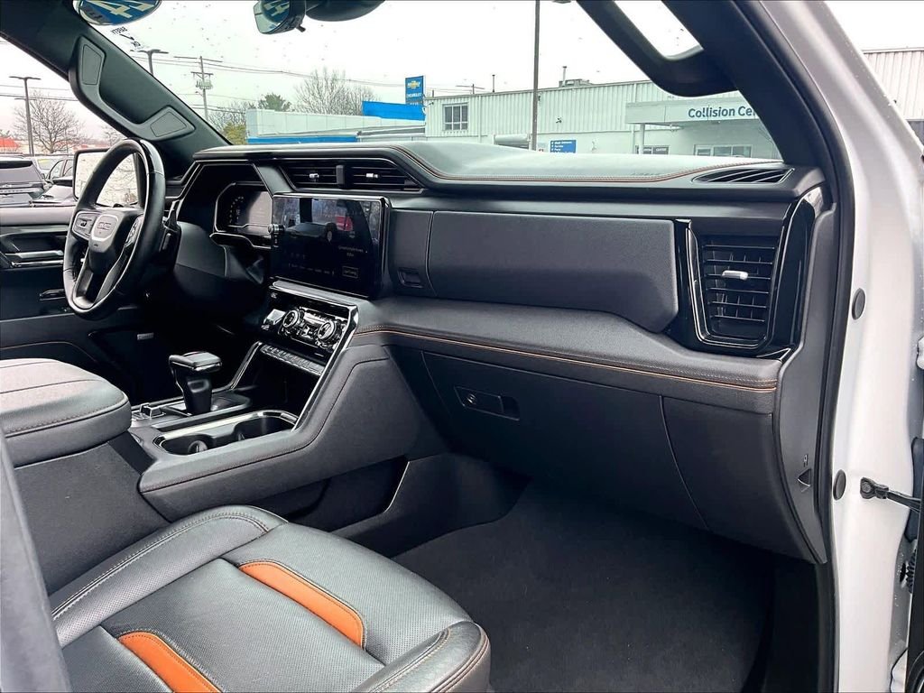 Used 2024 White GMC AT4 image 21