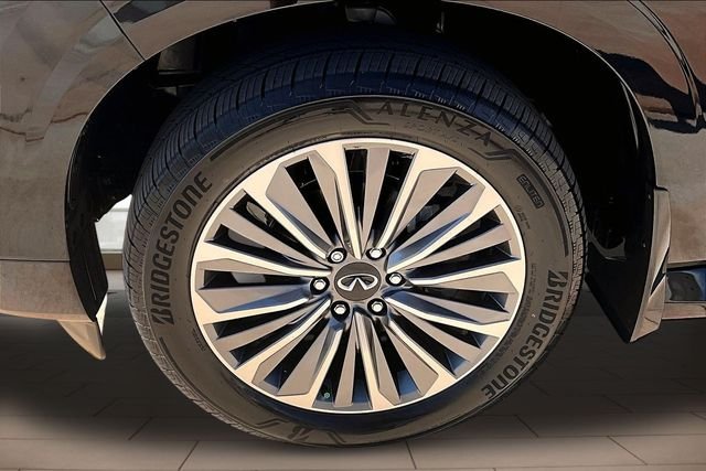Used 2026 Black INFINITI LUXE image 9