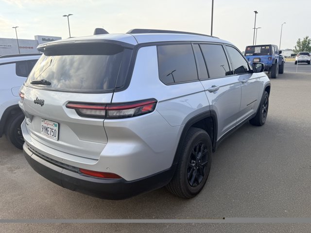 Used 2024 Silver Zynith Jeep Altitude image 5