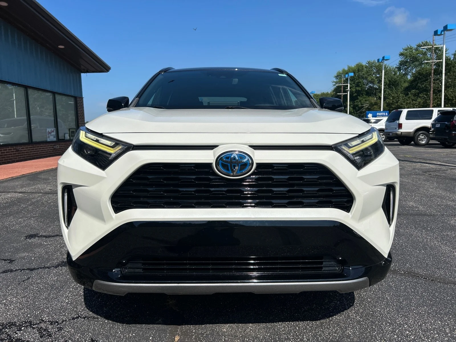 Used 2022 WHITE Toyota Hybrid XSE image 3