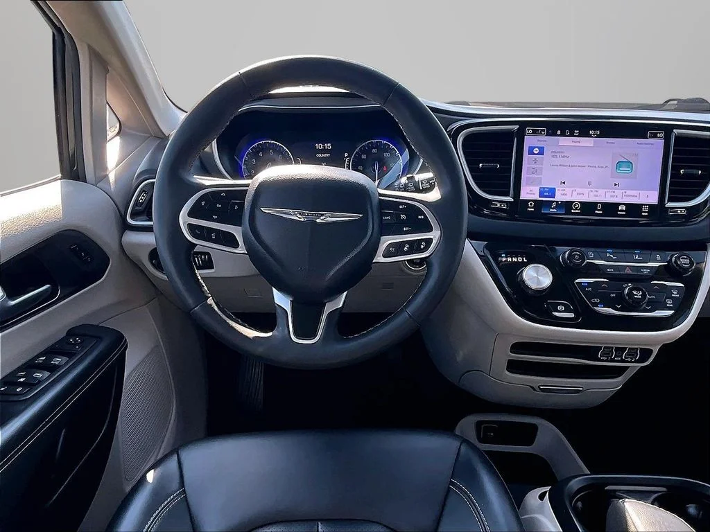 Used 2024 Black Chrysler Touring L image 6