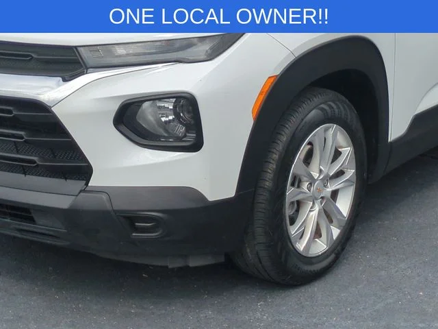 Used 2022 White Chevrolet LS image 9