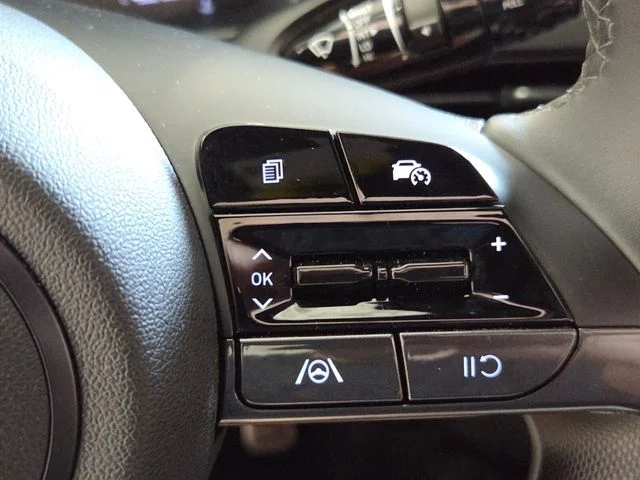 Used 2025 Gray Hyundai SEL Sport image 24