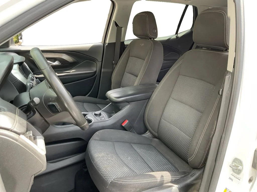 Used 2023 White GMC SLE image 25