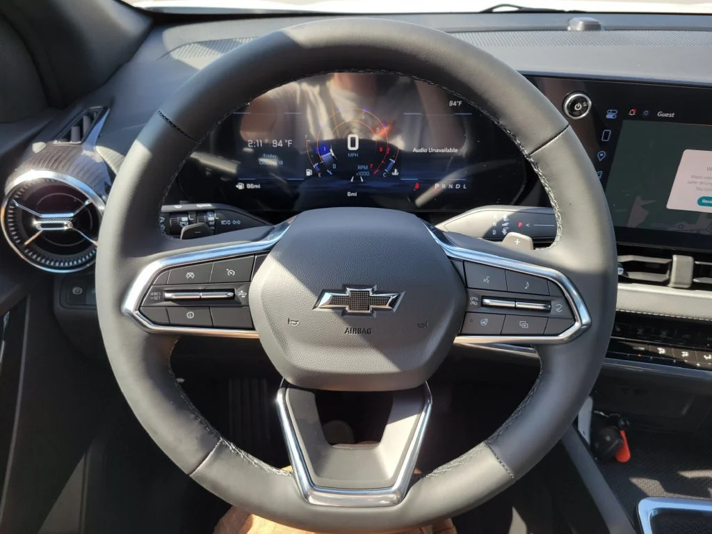 New 2027 Summit White Chevrolet LT image 31
