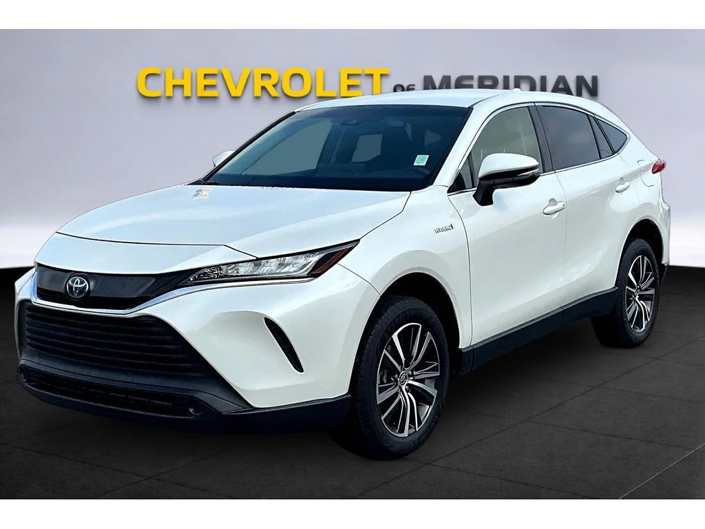 Used 2021  Toyota LE image 9