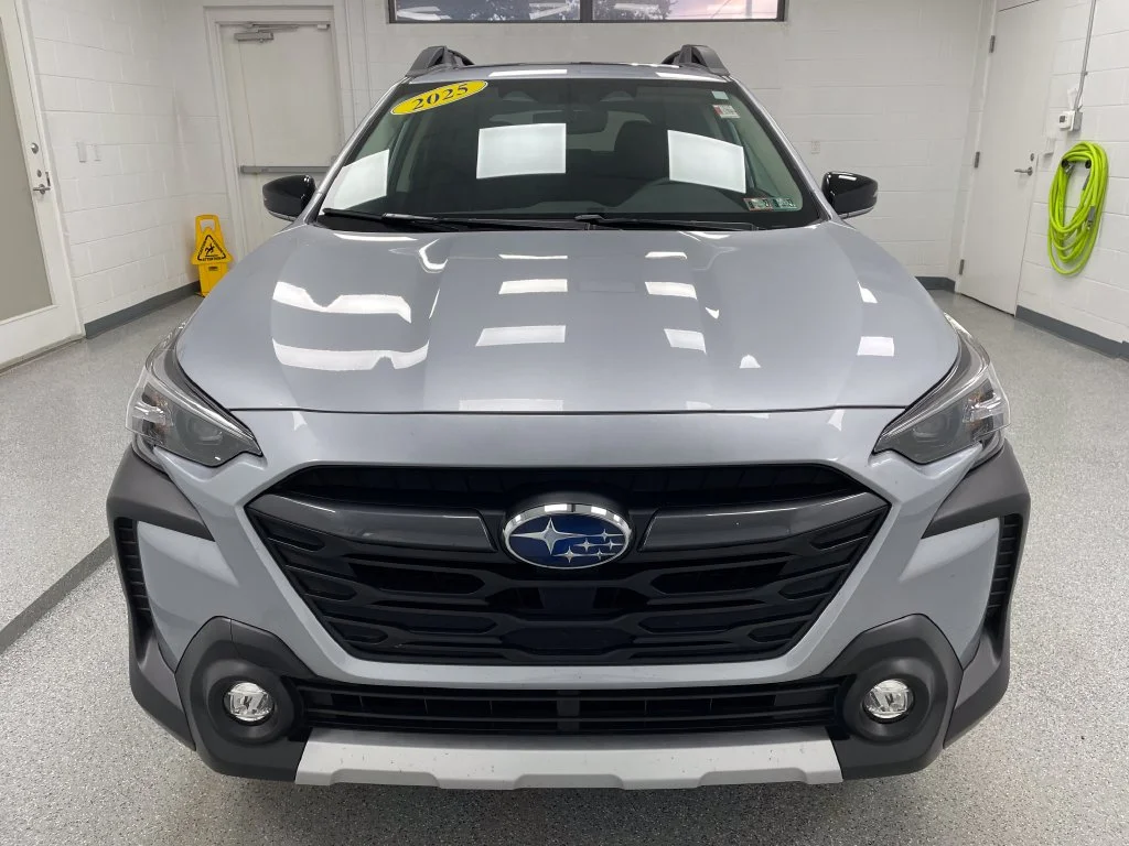 Used 2025 Ice Silver Metallic Subaru Limited image 2
