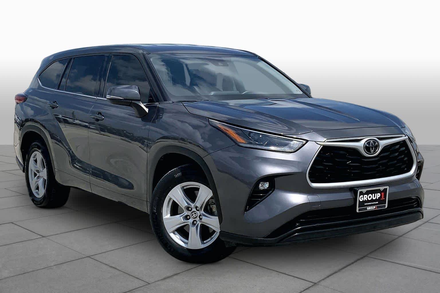 Used 2021 Magnetic Gray Metallic Toyota LE image 3