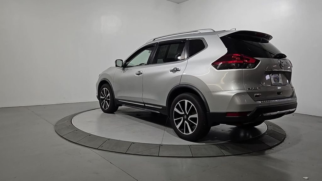 Used 2018 Silver Nissan SL image 3