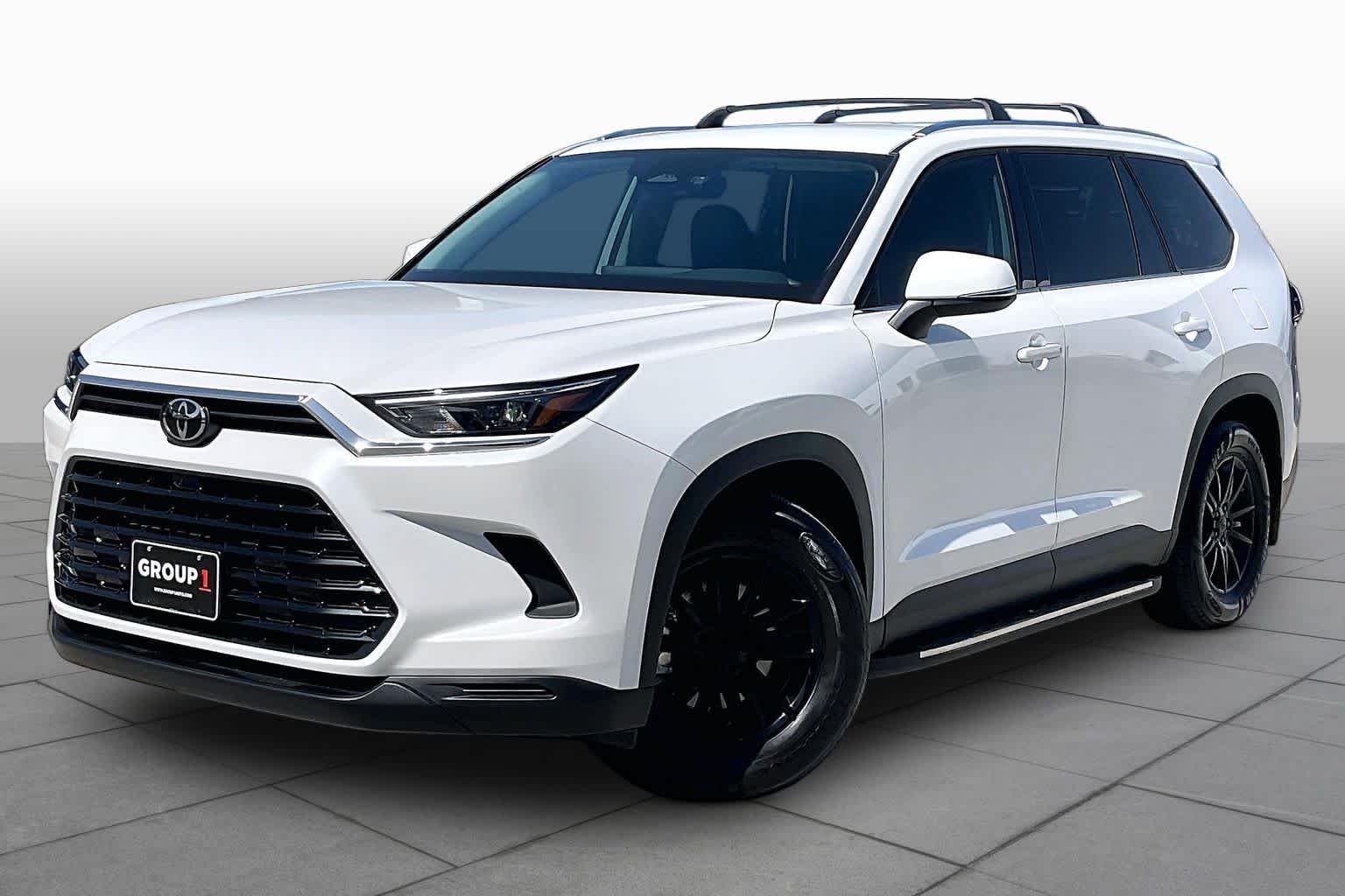 Used 2026 Wind Chill Pearl Toyota XLE image 2
