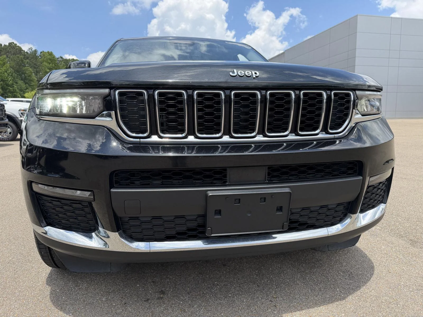 Used 2021 Diamond Black Crystal Pearlcoat Jeep Limited image 25