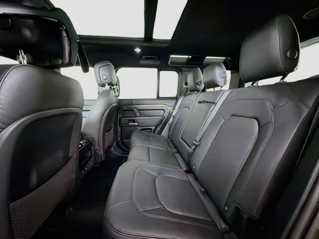 New 2026 Woolstone Green Land Rover X-Dynamic SE image 26