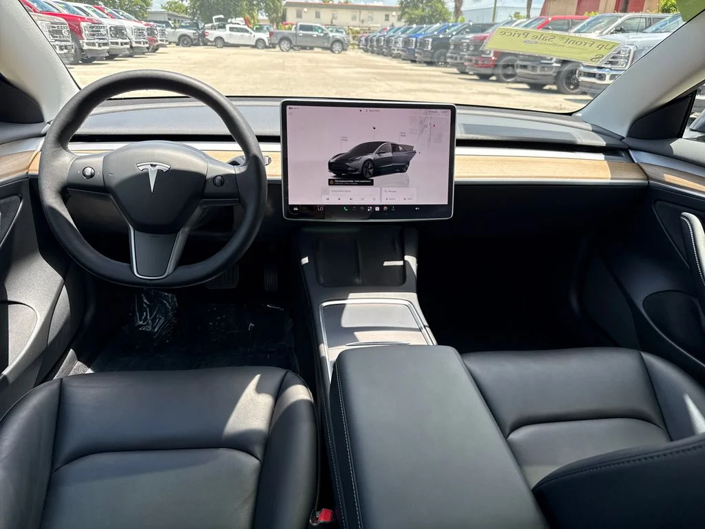 Used 2022  Tesla Long Range image 5