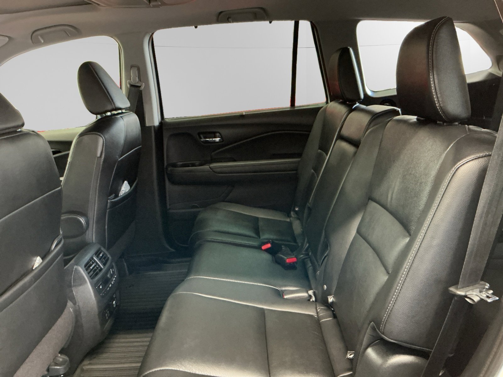 Used 2019 White Honda Touring 8-Passenger image 13