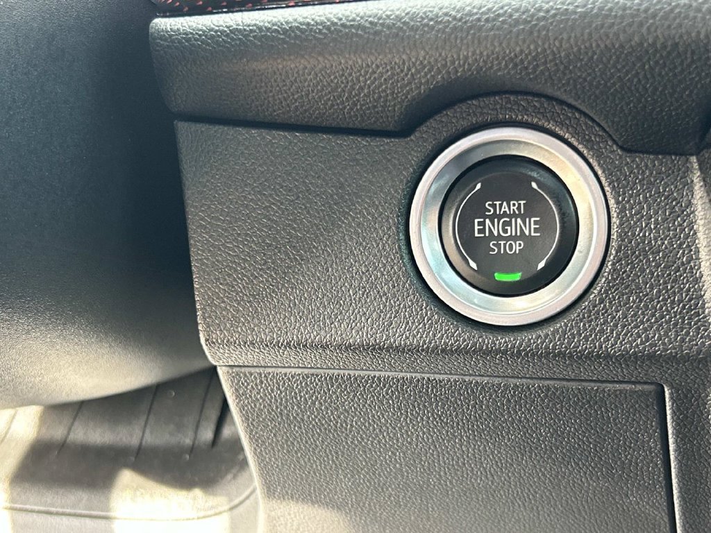 Certified Used 2025 Pearl Chevrolet Z71 image 33