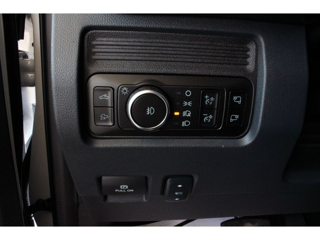 New 2026 Star White Metallic Tri-Coat Ford LARIAT image 4