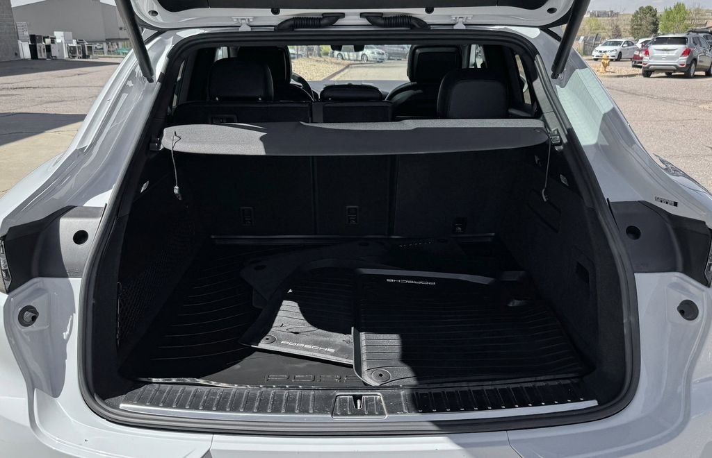 Used 2023 White Porsche Base image 9