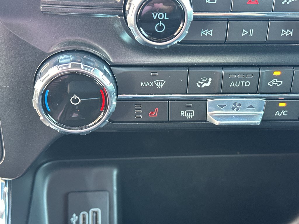New 2026 Oxford White Ford XLT image 24