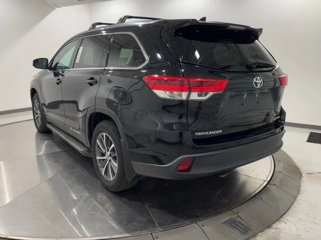 Used 2019 Black Toyota XLE image 3