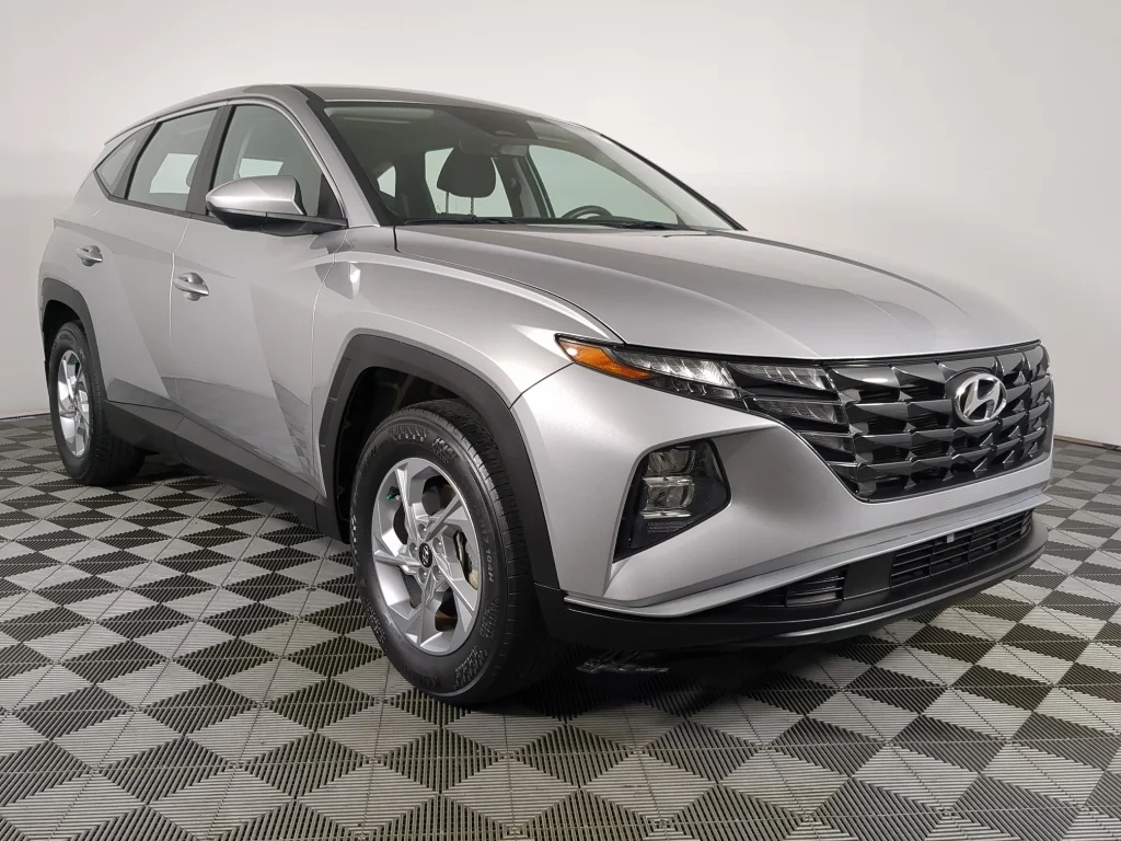 Used 2023 Silver Hyundai SE image 1
